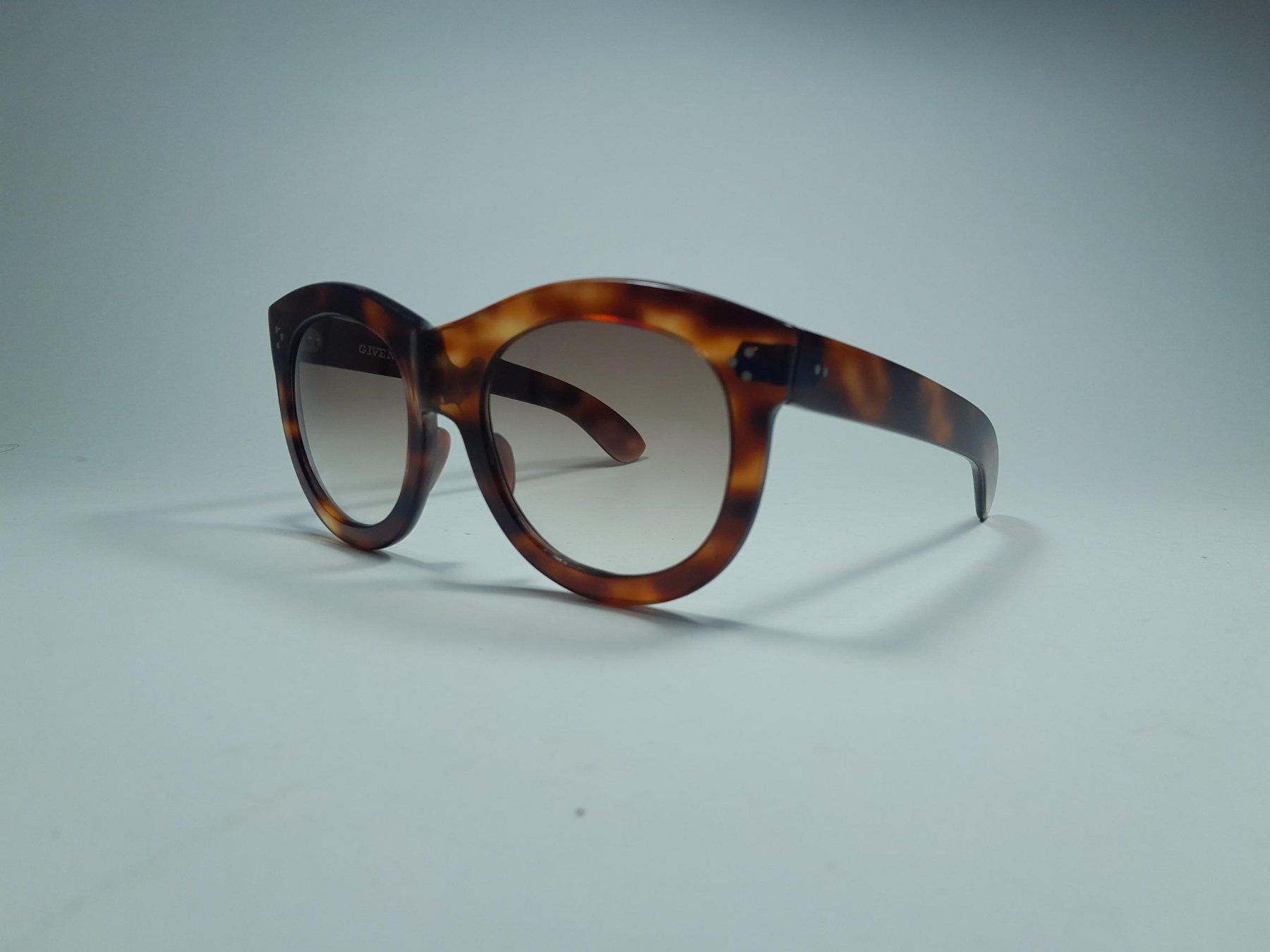Givenchy Brillen & Gläser: Vintage Givenchy Sonnenbrille – Gebraucht aus Männedorf von Bel-view 1