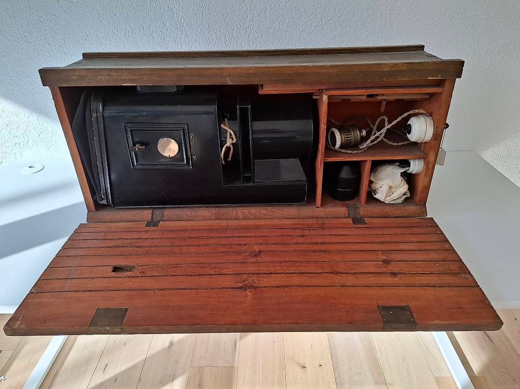 Home Cinema: Laterna Magica von 1907 – Usato da Oberhofen am Thunersee venduto da zwergliseekuh