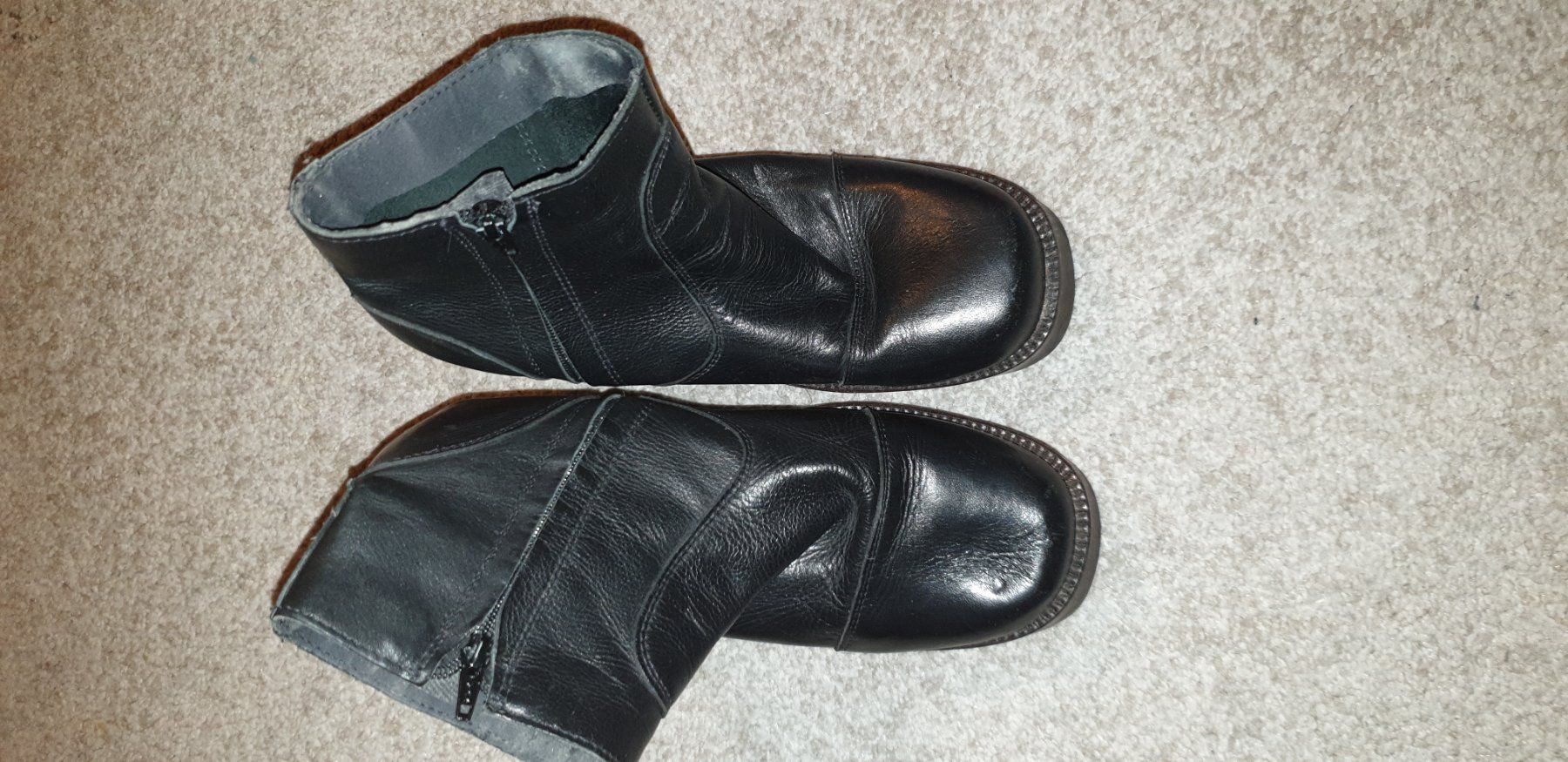 Scarpe da donna: Stiefel schwarz gr 37 – Usato da Gwatt (Thun) venduto da Letzte-Chance-III 1