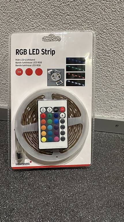Ghirlande e barre luminose: Neues RGB-LED-Lichtband – Usato da Otelfingen venduto da Eirin02
