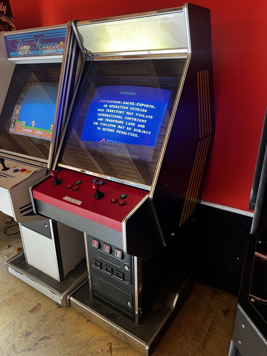 Slot Machine: Arcade Automat Jamma mit Einwurf – Usato da Nänikon venduto da Flipperbar 3