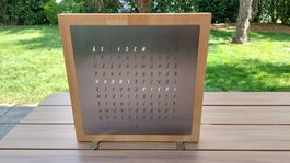 WordClock mit berndeutschem Edelstahl-Zifferblatt