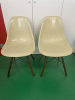 2 Eames Side Chairs in parchment von 1957