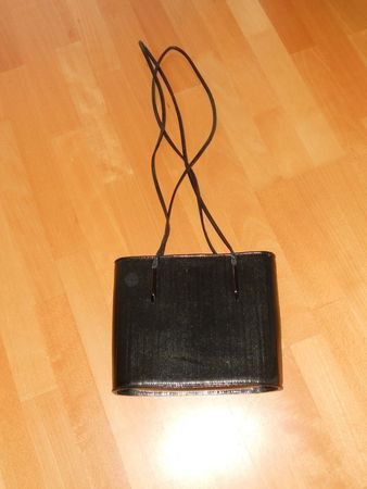 Neuw. Handtasche - schwarz glänzend