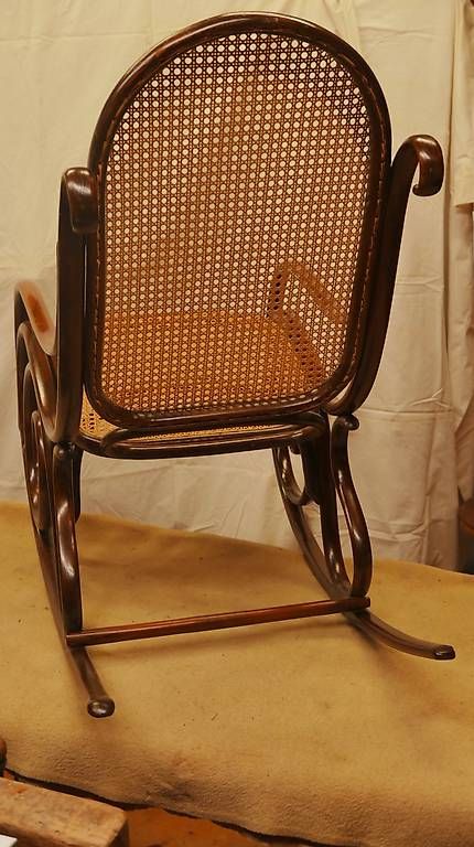 Thonet Stühle: Schaukelstuhl Thonet dunkel – Gebraucht aus Bern von Marcuse2004 2