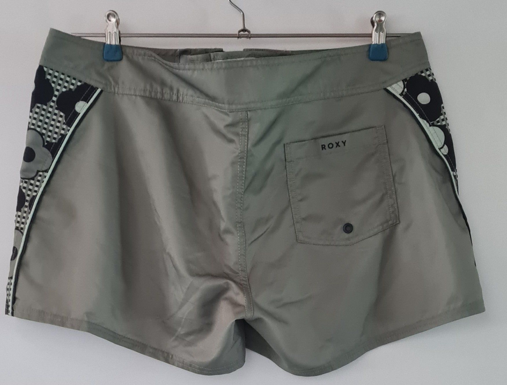 Roxy Pantaloni: Damen SurfShorts Roxy Grösse XL – Nuovo (secondo la descrizione) da Bäriswil BE venduto da irwu 1
