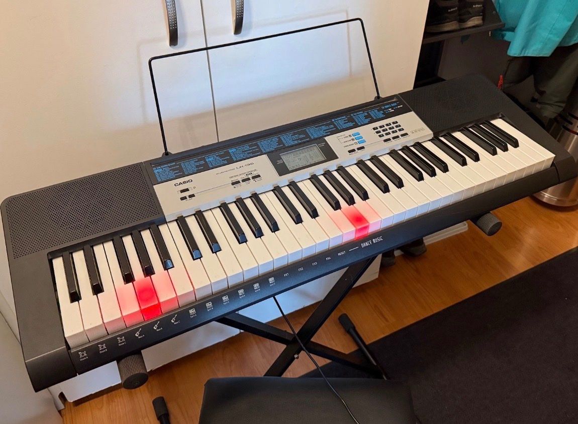Casio Strumenti musicali: Keyboard Casio mit Leuchttasten – Usato da Gerlafingen venduto da HungerDiva 3