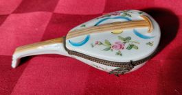 antike Schmuckdose als Mandoline, Porzellan mit Blumen