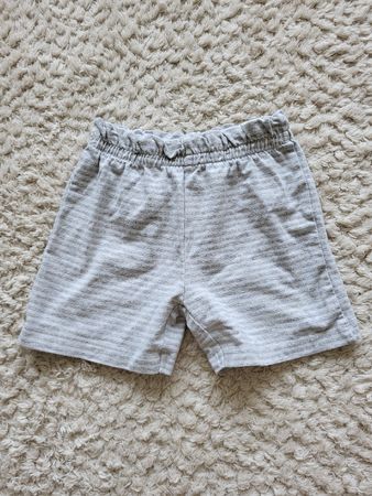 Graue Kinder Sommer-Shorts mit dezenten Streifen Gr 86