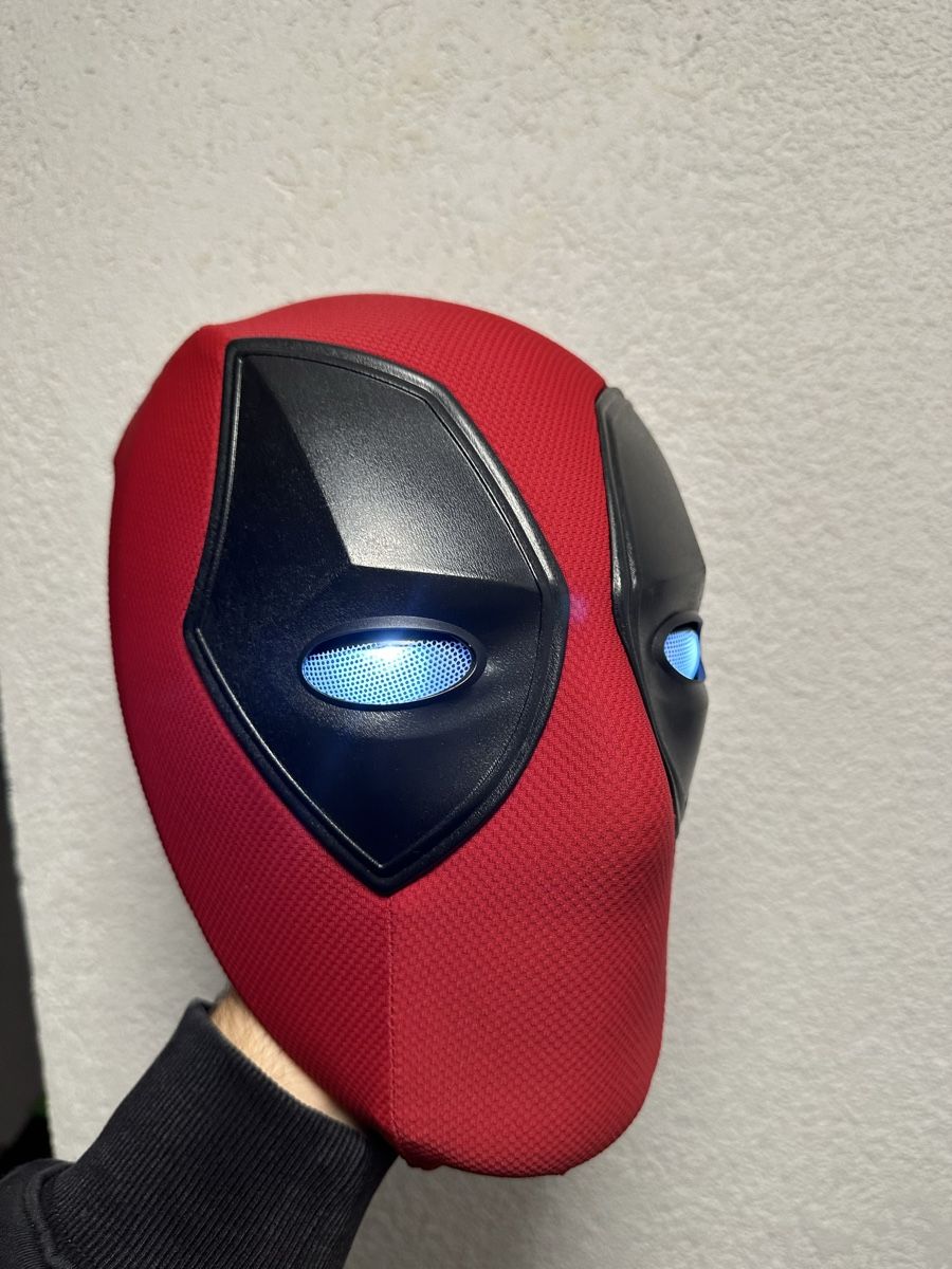 Maschere: Deadpool Maske mit LED Augen – Nuovo e nell'imballaggio originale da Rümlang venduto da Keno01