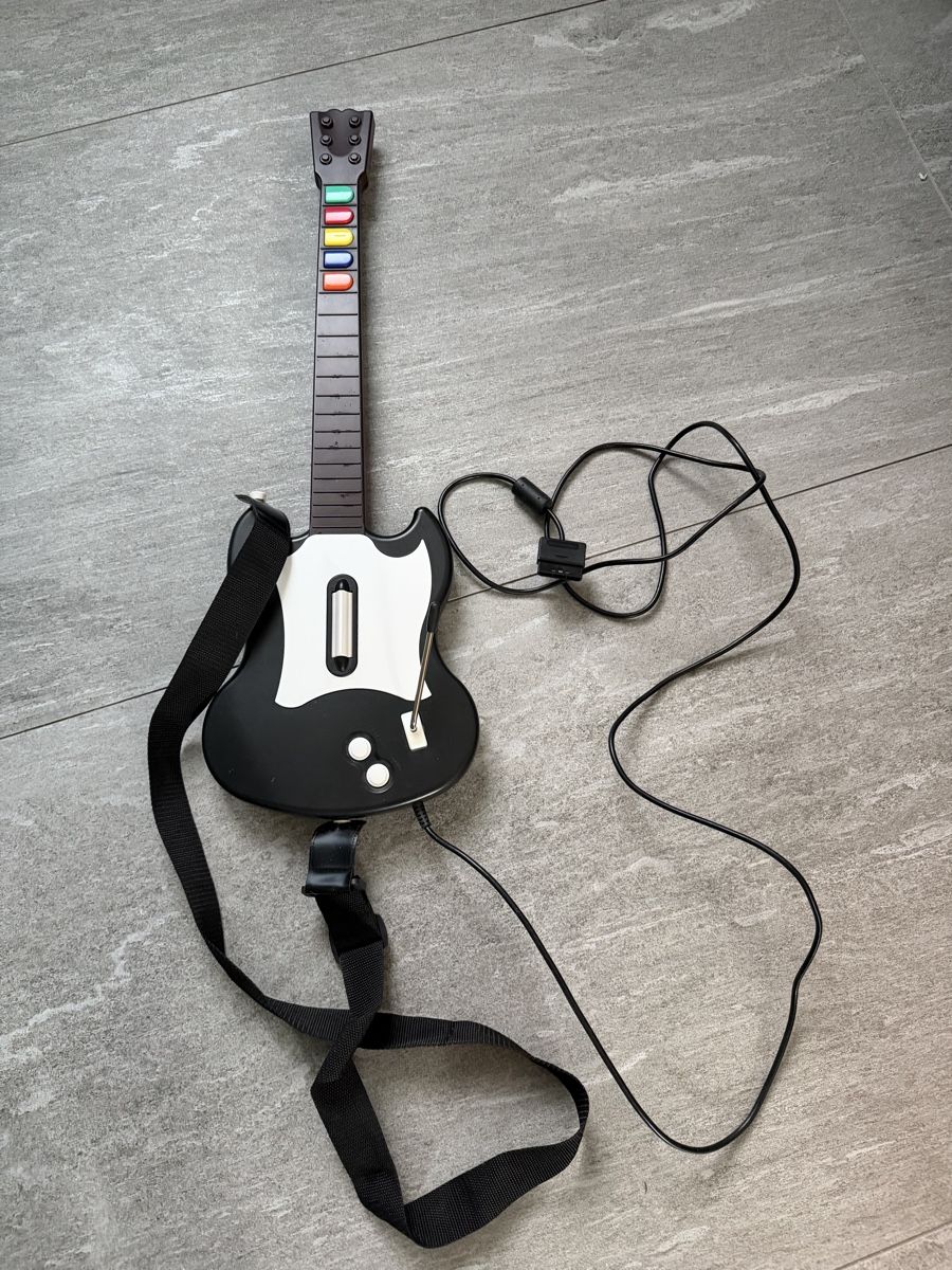 Jeux: Guitar Hero PS2 Guitar – D'occasion à Wettingen par NickInc