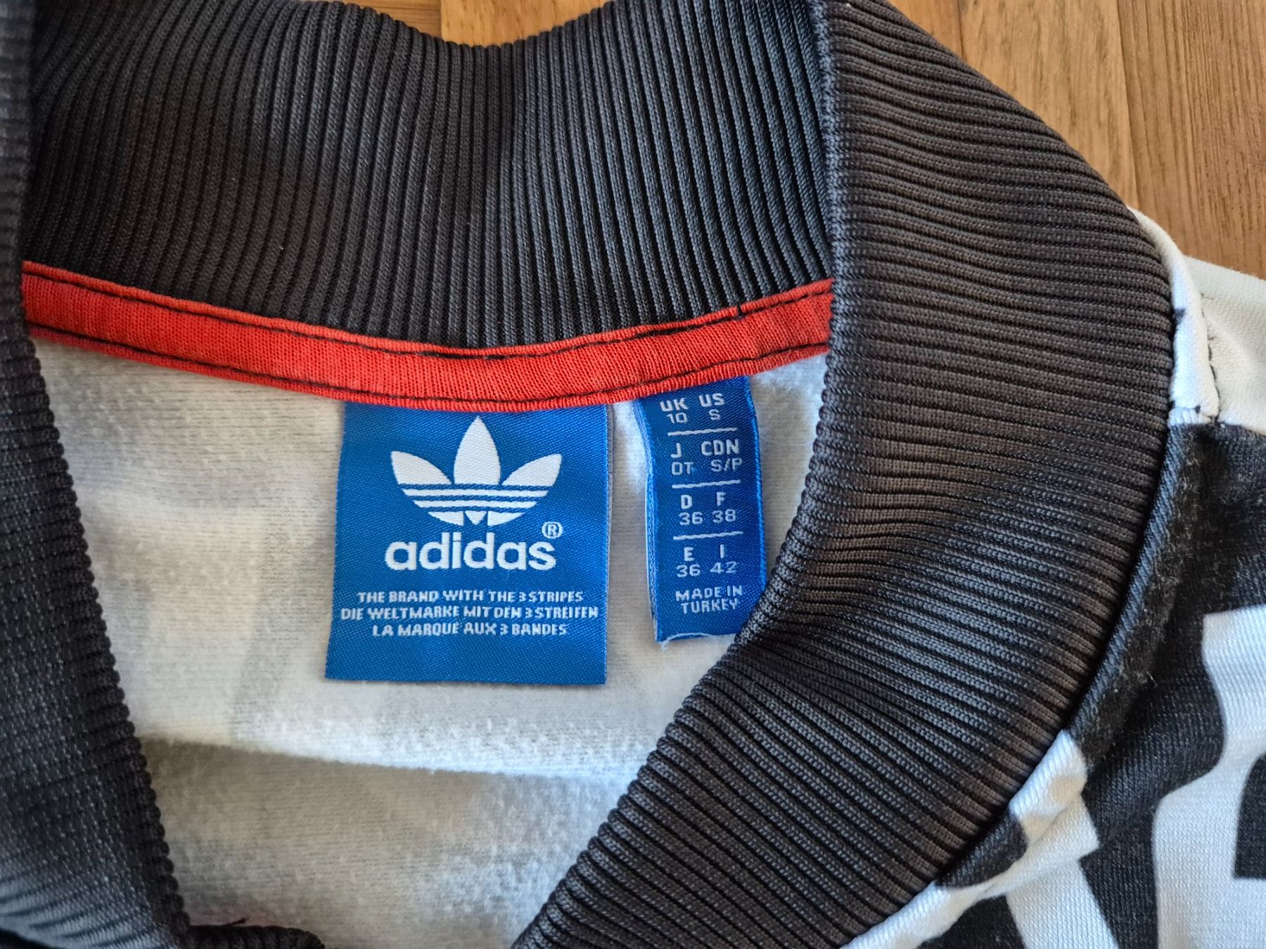 Adidas Giacche: Adidas Jacke Gr. 36 schwarz/ weiss – Usato da Lohn-Ammannsegg venduto da Ricarda72 2
