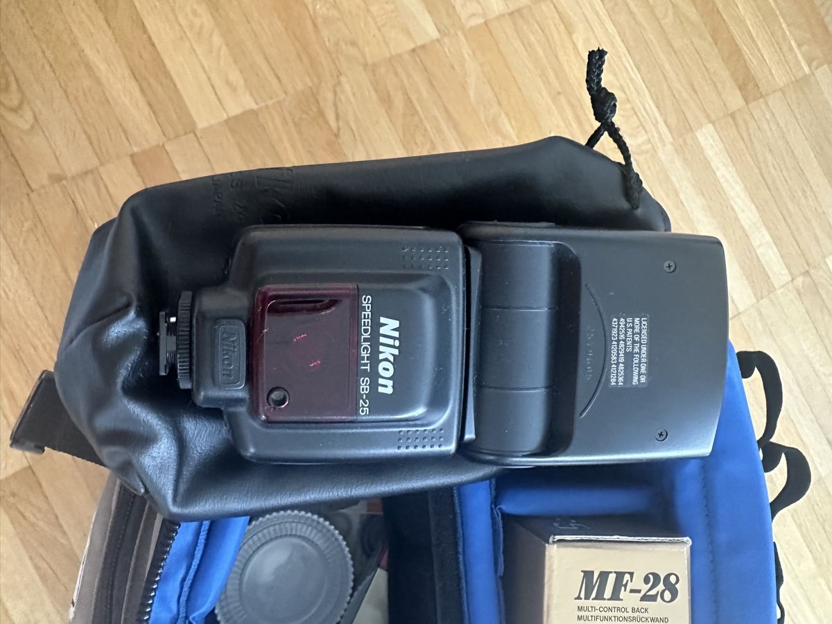Nikon Fotocamera: NIKON F5 (flash + 50mm + accessoires) – Usato da Onex venduto da whoiselijah 2
