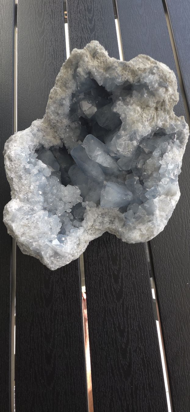 Mineralien & Heilsteine: Hellblauer Cölestin – Gebraucht aus Däniken SO von Cavansit