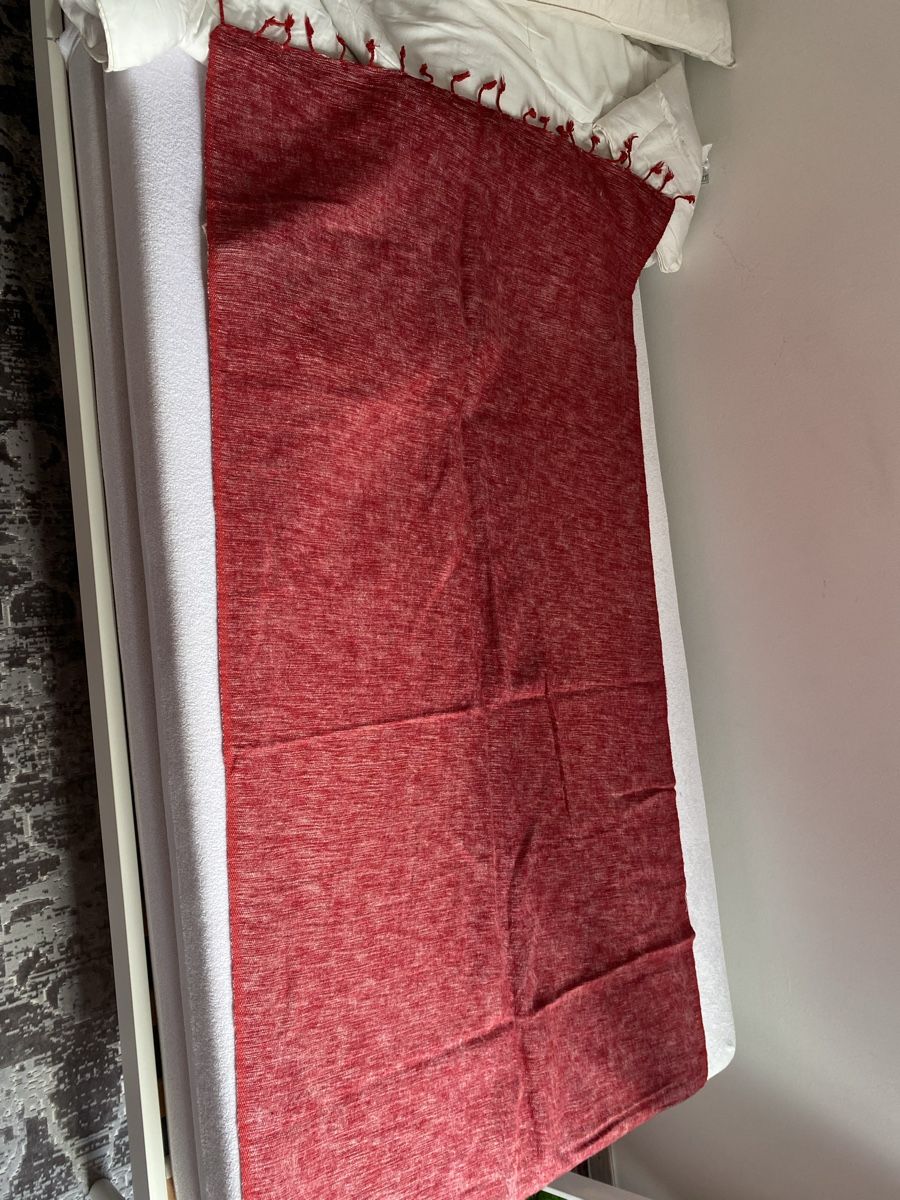 Foulards, Tücher & Schals: Écharpe rouge🧣à franges, état impeccable, 100% coton – Gebraucht aus geneve von cey_5ywd 1
