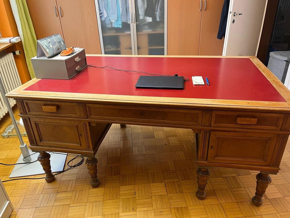 Tisch Mit Schrager Schreibflache
