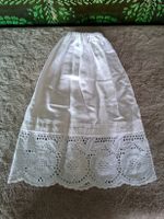 Süsses altes, Vintage Röckli mit Spitze für Puppen