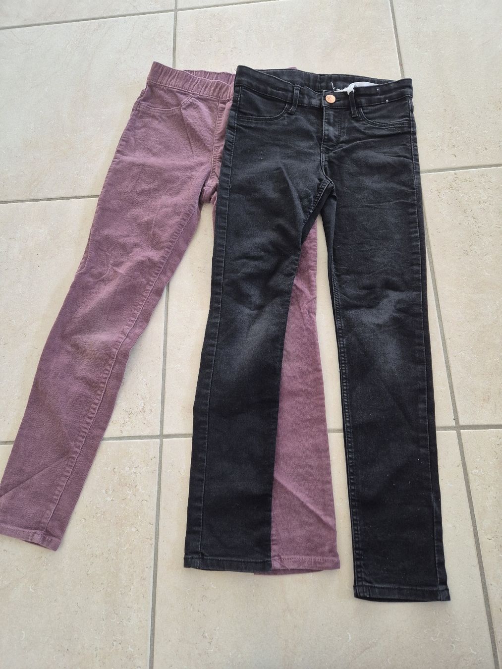 H&M Pantaloni: H&M Mädchen, 2 Hosen, Grösse 134, Pull on – Usato da Adliswil venduto da Stardust11