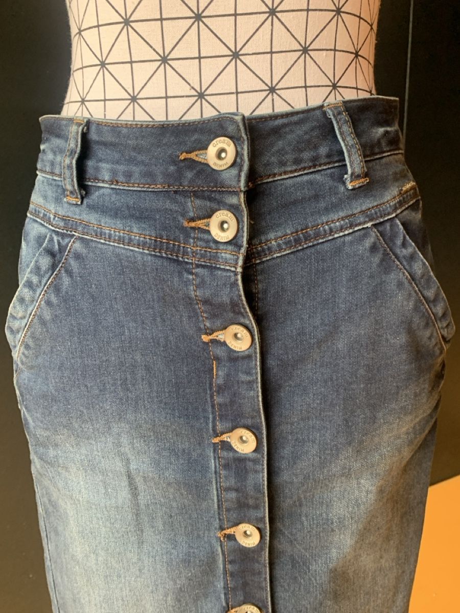 Röcke: Cream Jeansrock Gr. 38 mit Knöpfen – Gebraucht aus Rain von 11. 4