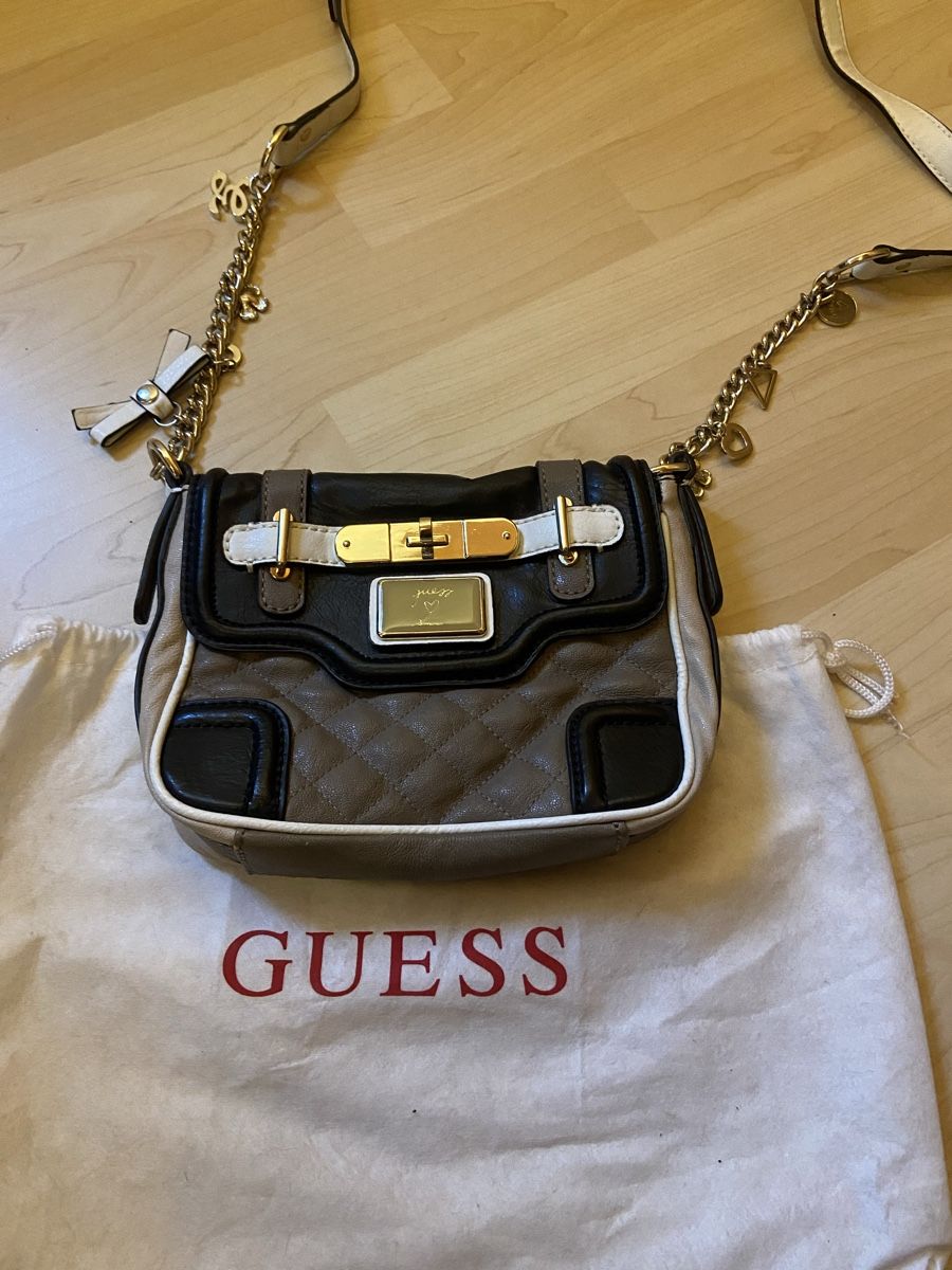 Guess Borse da donna: Guess Umhängtasche – Usato da Birmenstorf AG venduto da SlinaPaolo