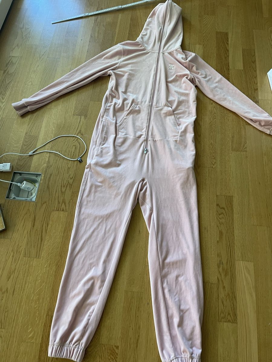 Tute: Kuscheliger Jumpsuit, Velours, Rosé Gr. S – Nuovo (secondo la descrizione) da Rüschlikon venduto da leo_mwz2 1