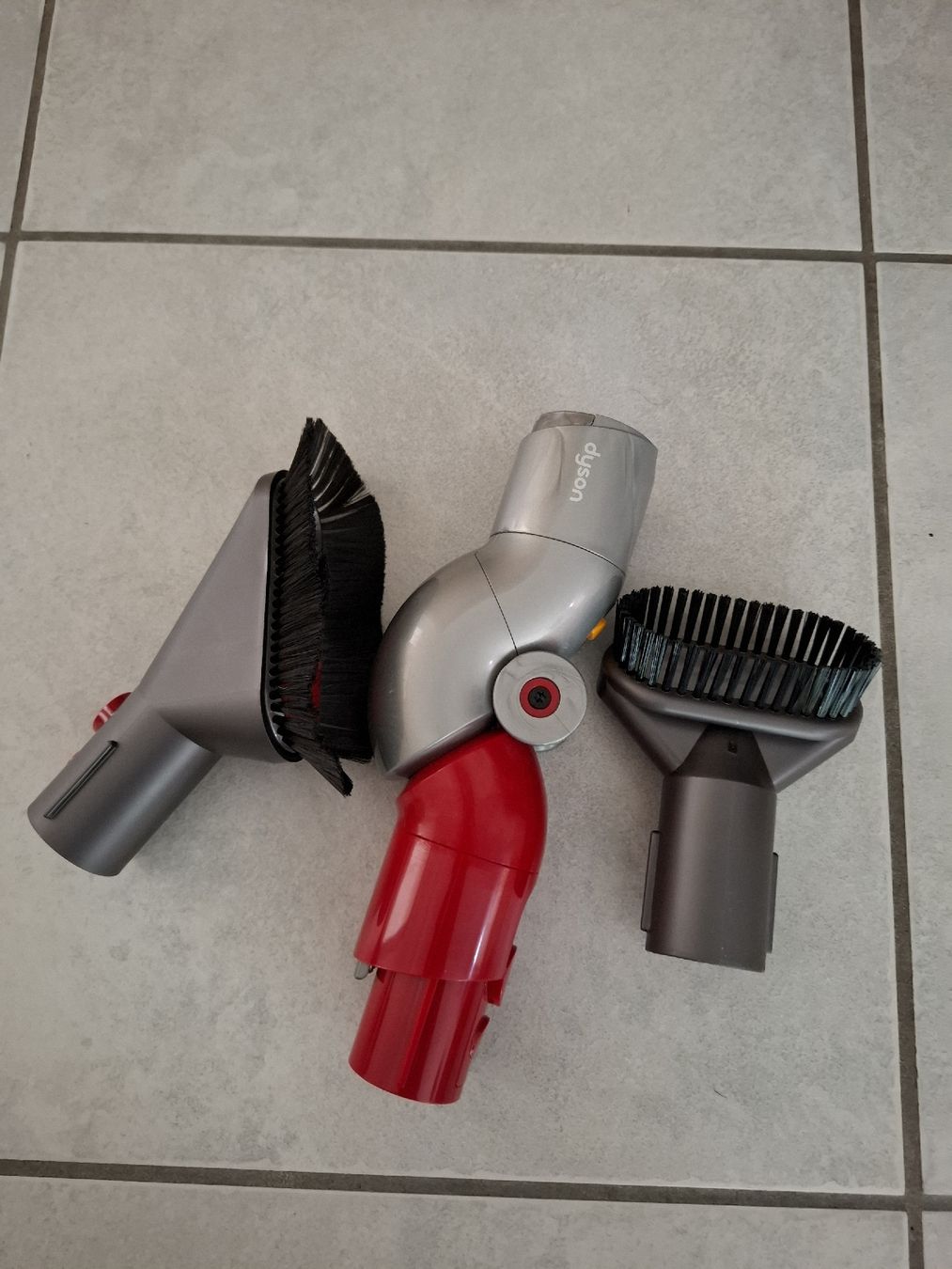 Dyson Aspirapolveri & Accessori: accessoires Dyson v12 slim – Usato da Fully venduto da Taaat