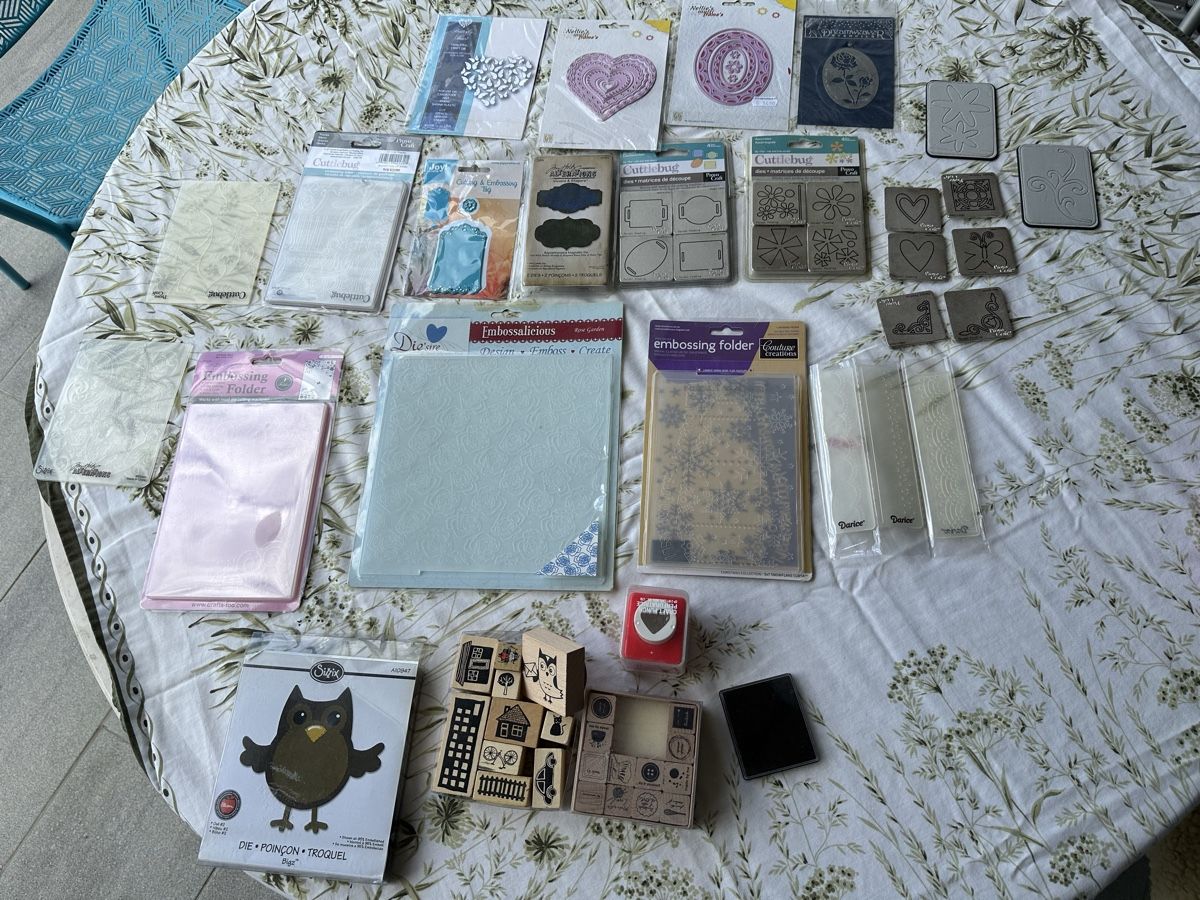 Sizzix Pochoirs: Embossing Folder/Prägefolder/Stanzschablonen-Set, Basteln – D'occasion à Seuzach par Delfin200