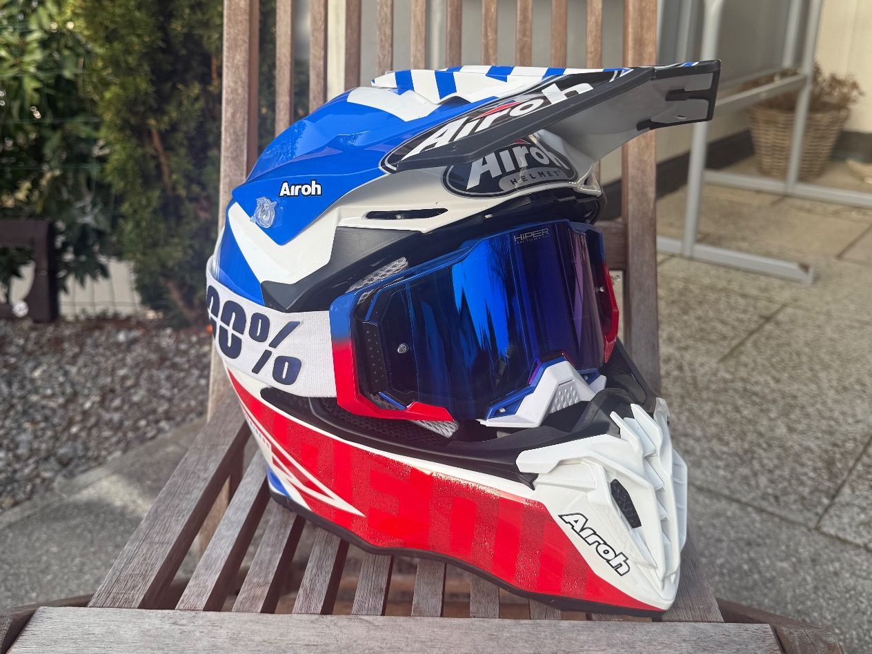 Airoh Caschi & visiere: TOP Airoh Helm mit 100% Brille Motorradhelm – Usato da Würenlos venduto da Ticketpalace