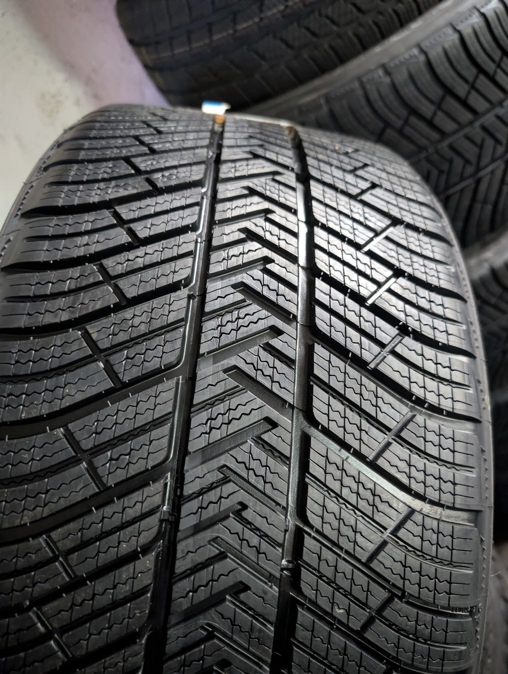Michelin Pneus & Roues: Winterreifen  – Neuf avec emballage d'origine à Dürrenäsch par Pneu-Idris 1