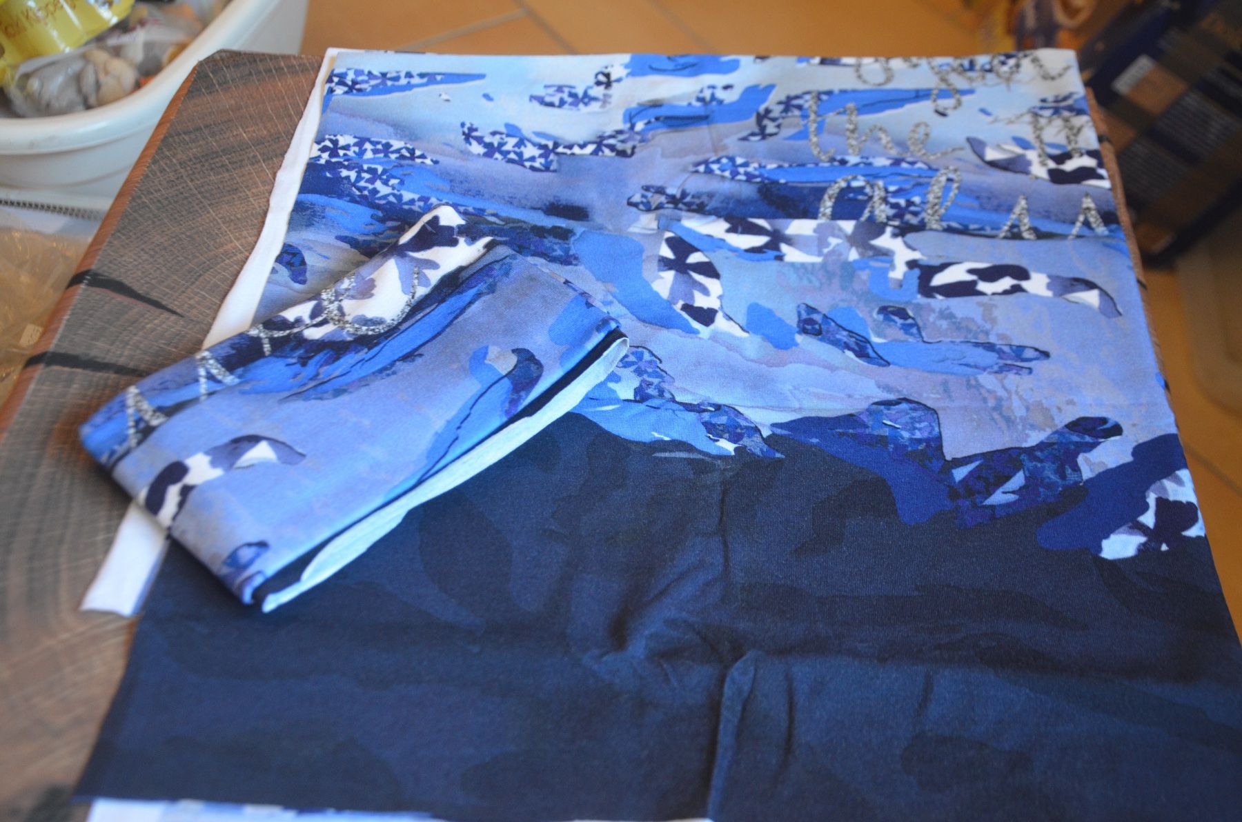 Tessuti: 2 STUCK STOFF RESTE  JERSEY - CM 80X70+80X65 – Nuovo e nell'imballaggio originale da Chiasso venduto da Dolly015