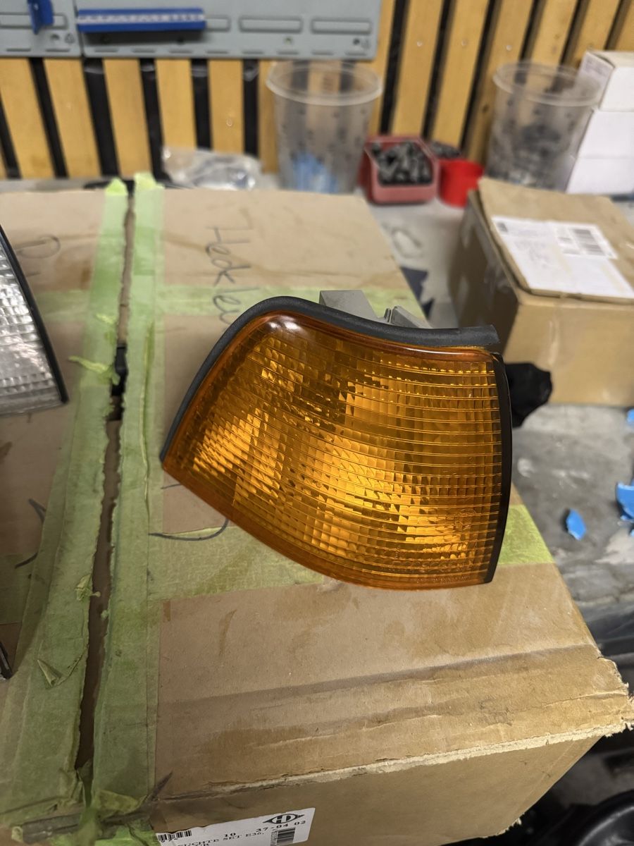 BMW Tutti pezzi di ricambio auto: Bmw E36 Blinker rechts Original – Usato da Triengen venduto da AS58