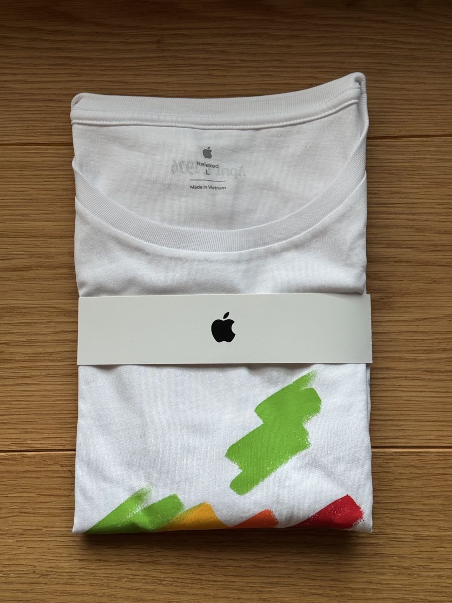 Foto & Immagini: Apple 50 Years Celebration Merchandise – Nuovo e nell'imballaggio originale da Bülach venduto da Diddy_98 3