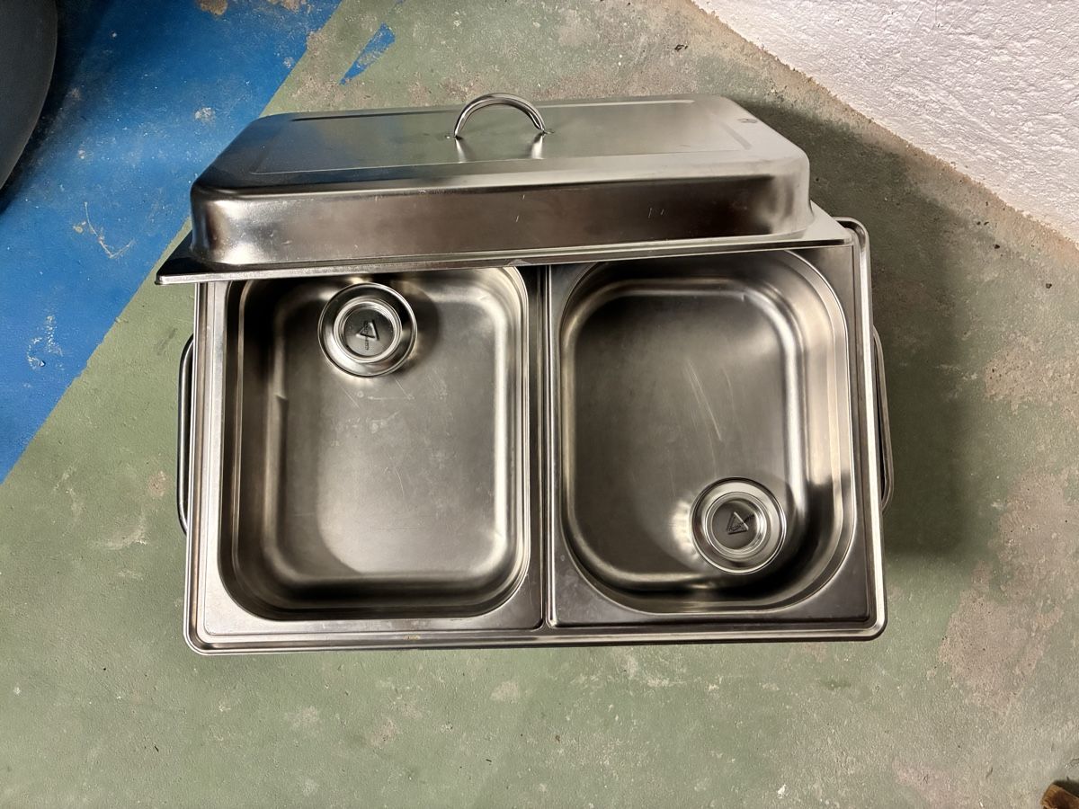 Küchengeräte: Chafing Dish 2er Set Edelstahl mit Deckel gebraucht – Gebraucht aus Zürich von Spurlos123 1