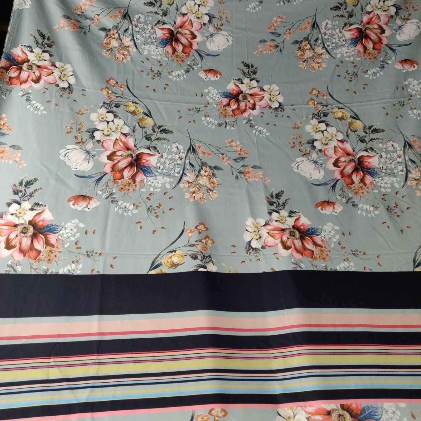 Tessuti: Baumwolle Elastan Panel 1.44x1.5m Fiori in rosa – Nuovo (secondo la descrizione) da Lufingen venduto da Voyager7 1