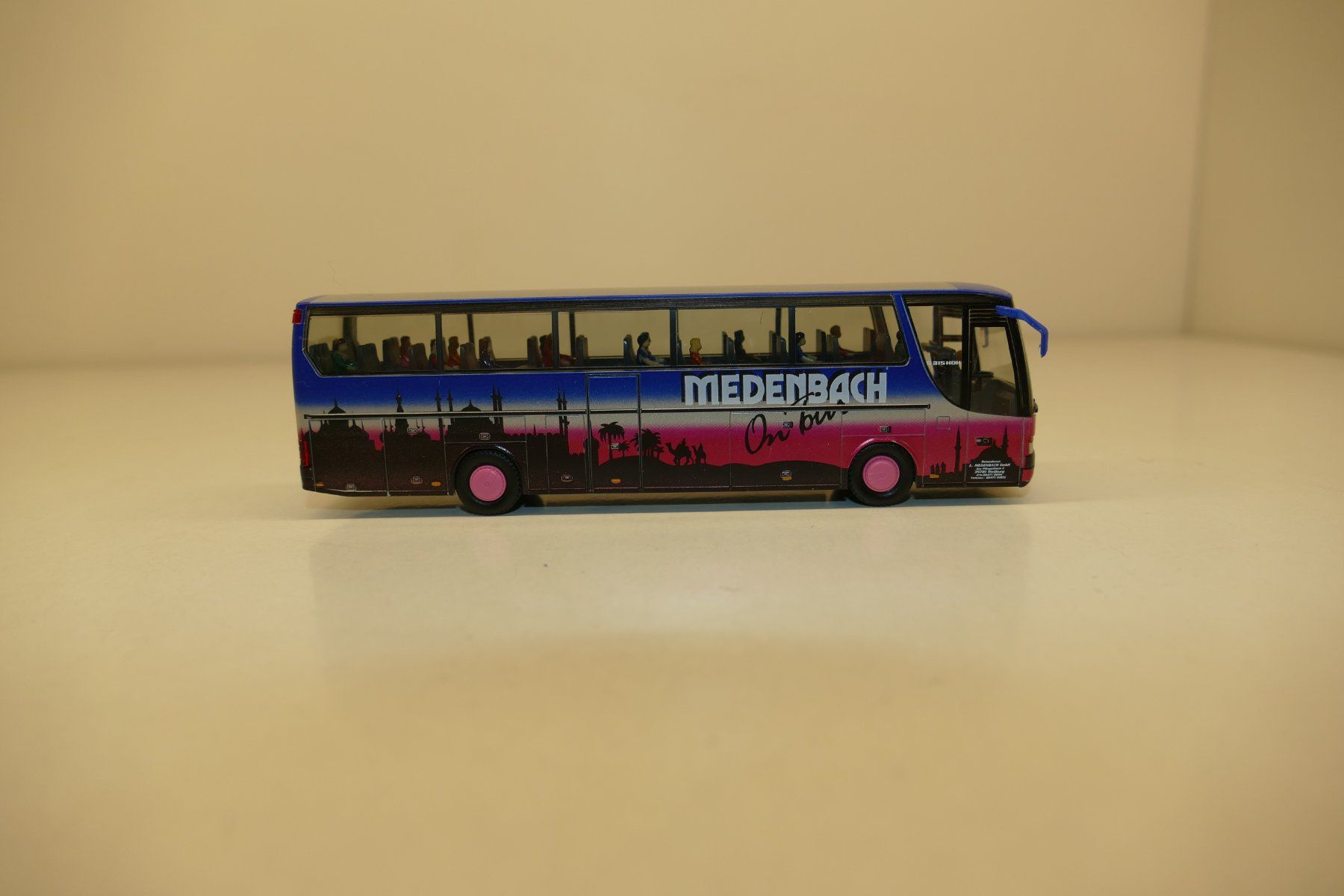 Herpa Modellini d'auto: Herpa 1:87: Setra S315 HDH Reisebus mit Figuren – Nuovo (secondo la descrizione) da Niederhasli venduto da Flash32 3