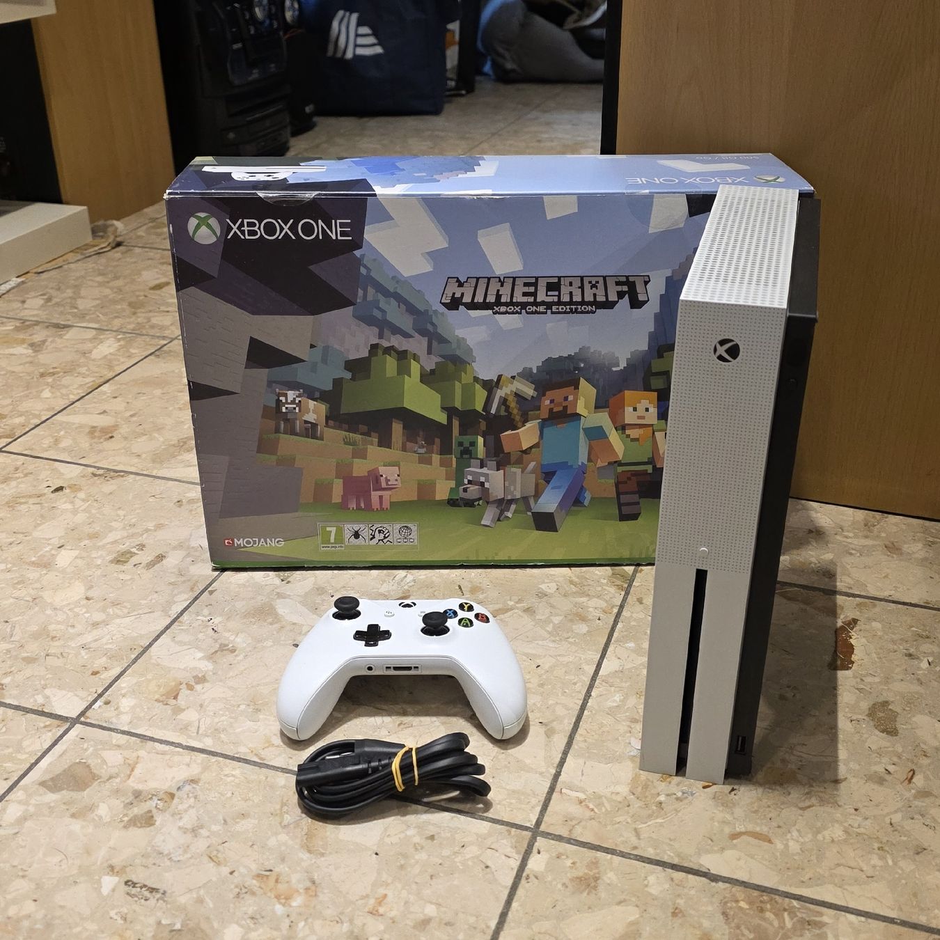 Microsoft Console: Xbox One S 500 GB – Nuovo (secondo la descrizione) da Oron-la-Ville venduto da Exacash