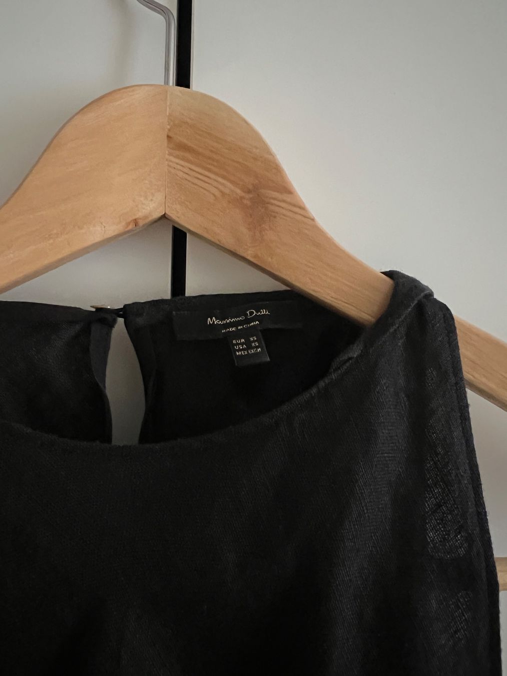 Massimo Dutti Kleider: Schwarzes Leinen Massimo Dutti Kleid – Gebraucht aus Luzern von Soeuv 2