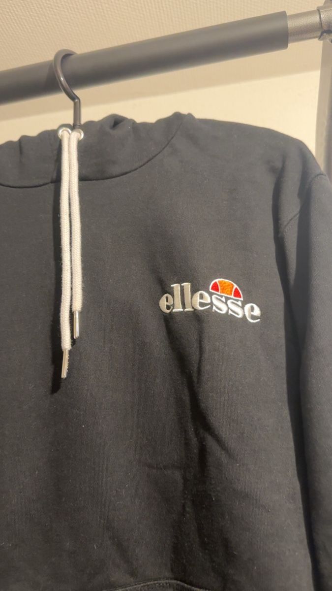 Ellesse Pullover & Sweatshirts: Ellesse Kapuzenpullover schwarz – Gebraucht aus Oftringen von tola19 1