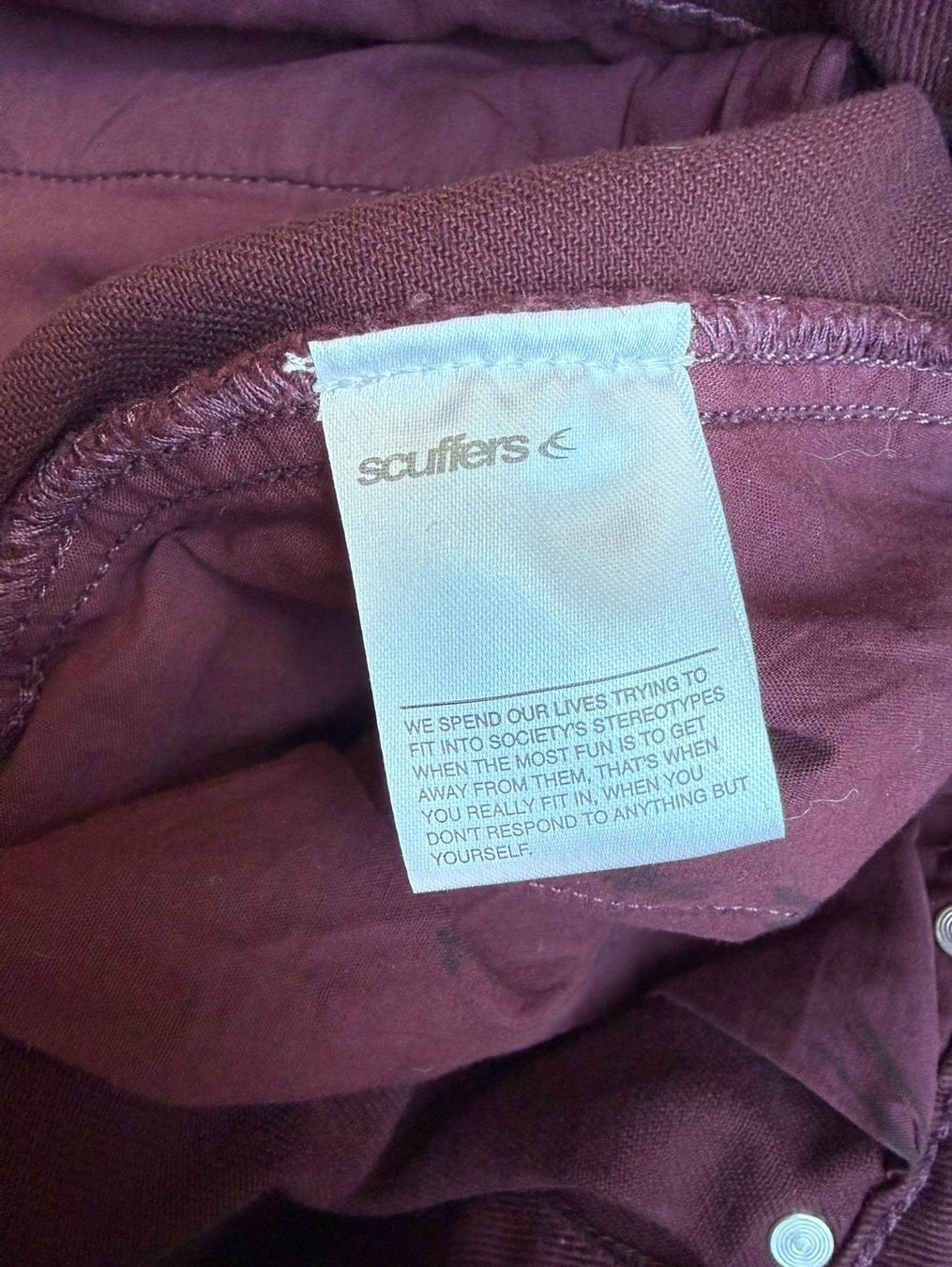Scuffers Jeans: scuffers Shell Burgundy Pants – Usato da Erlach venduto da VerkaufX 3