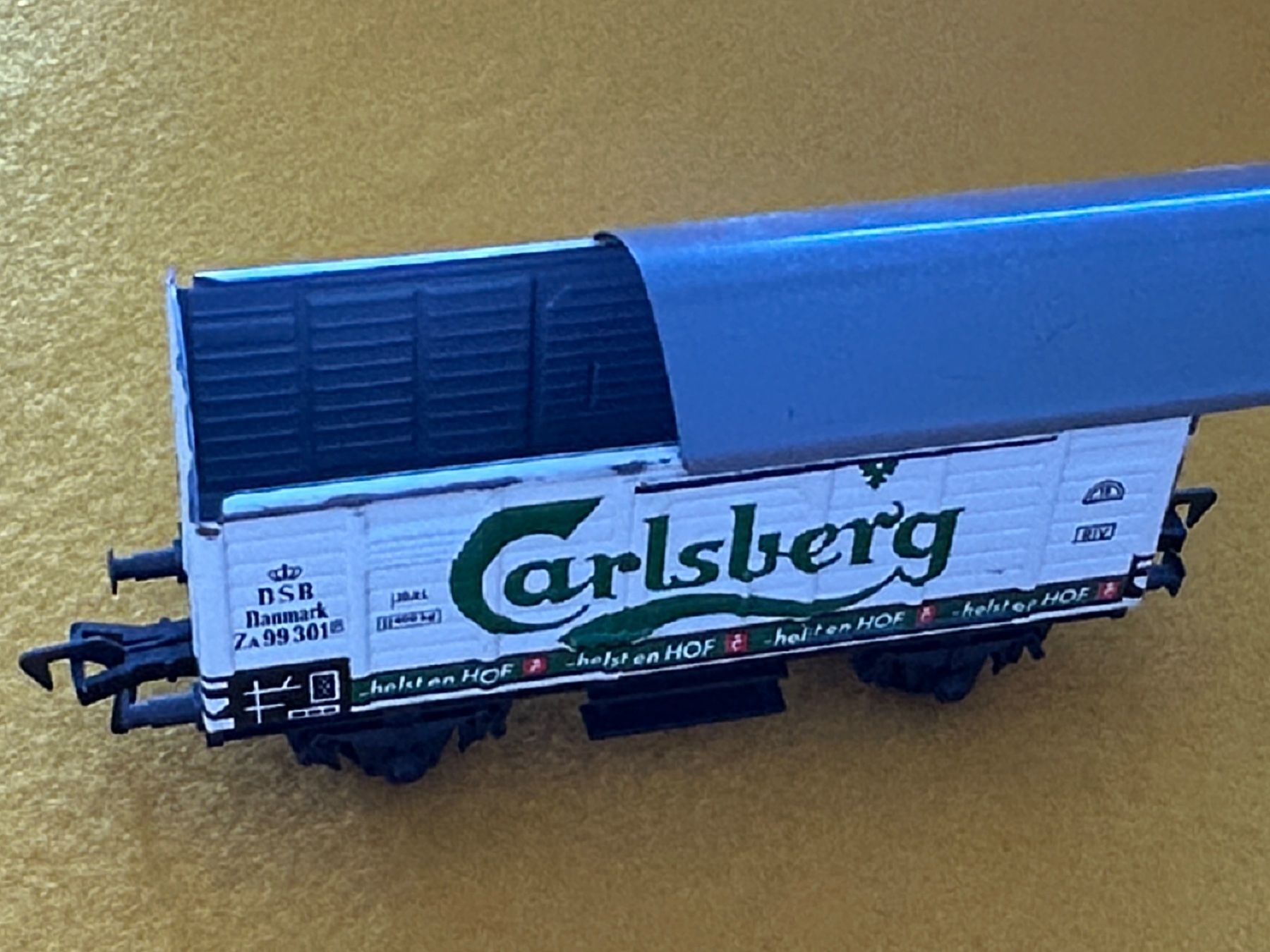 Fleischmann Modellini di ferrovie: Güterwagen "Carlsberg" 2-achsig von Fleischmann – Usato da Biel/Bienne venduto da Malachit 3