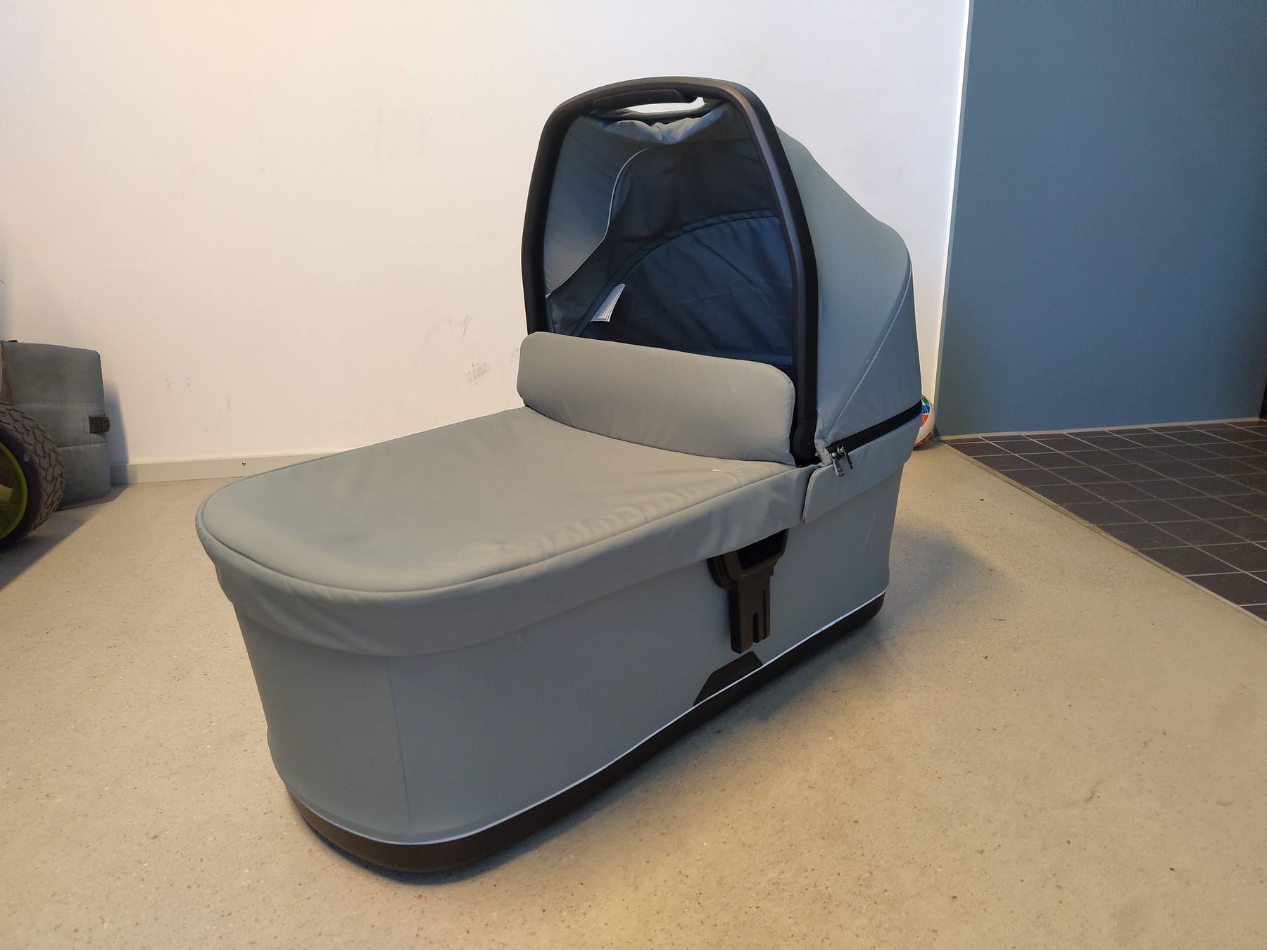 Thule Carrozzine: Thule Urban Glide 3 Babywanne Bassinet – Usato da Frauenfeld venduto da nik_7vgt 3