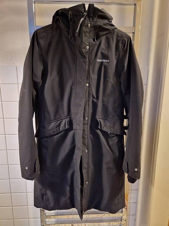 Didriksons Cappotti: Didriksons Erika Wintermantel Parka Gr.38 – Usato da Zürich venduto da Petrawo