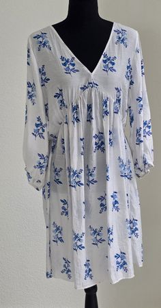 H&M Kleid Blumenmuster Weissblau Grösse M neuwertig