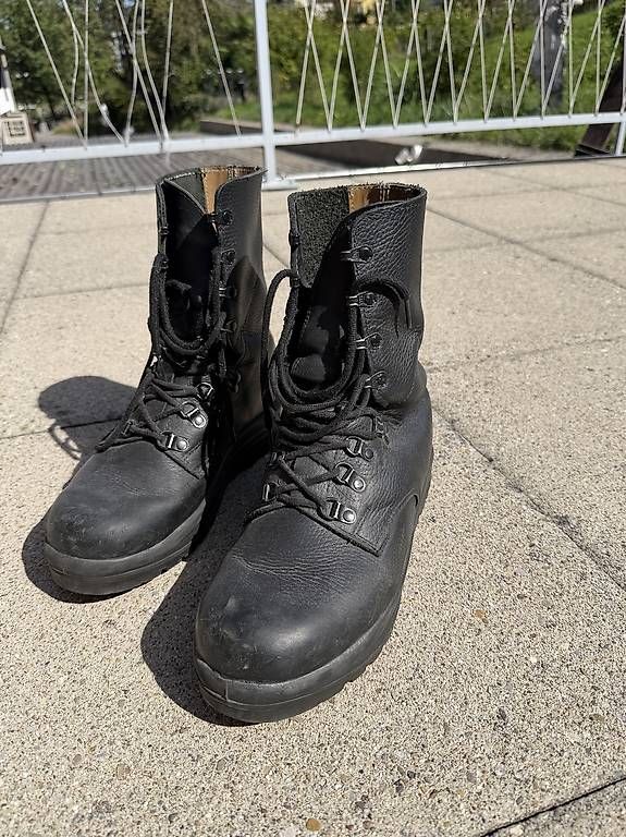 Schweizer Armee Scarpe da uomo: Schweizer Militärstiefel - Leder, Schwarz – Usato da Zug venduto da Marc_Motos