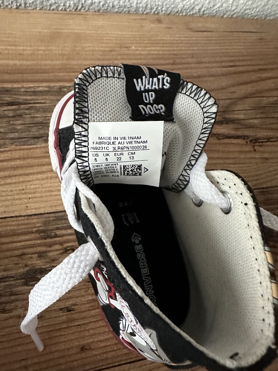 Converse Schuhe für Jungen: Converse Bugs Bunny, Grösse 22 – Gebraucht aus St. Gallenkappel von sunne88 1