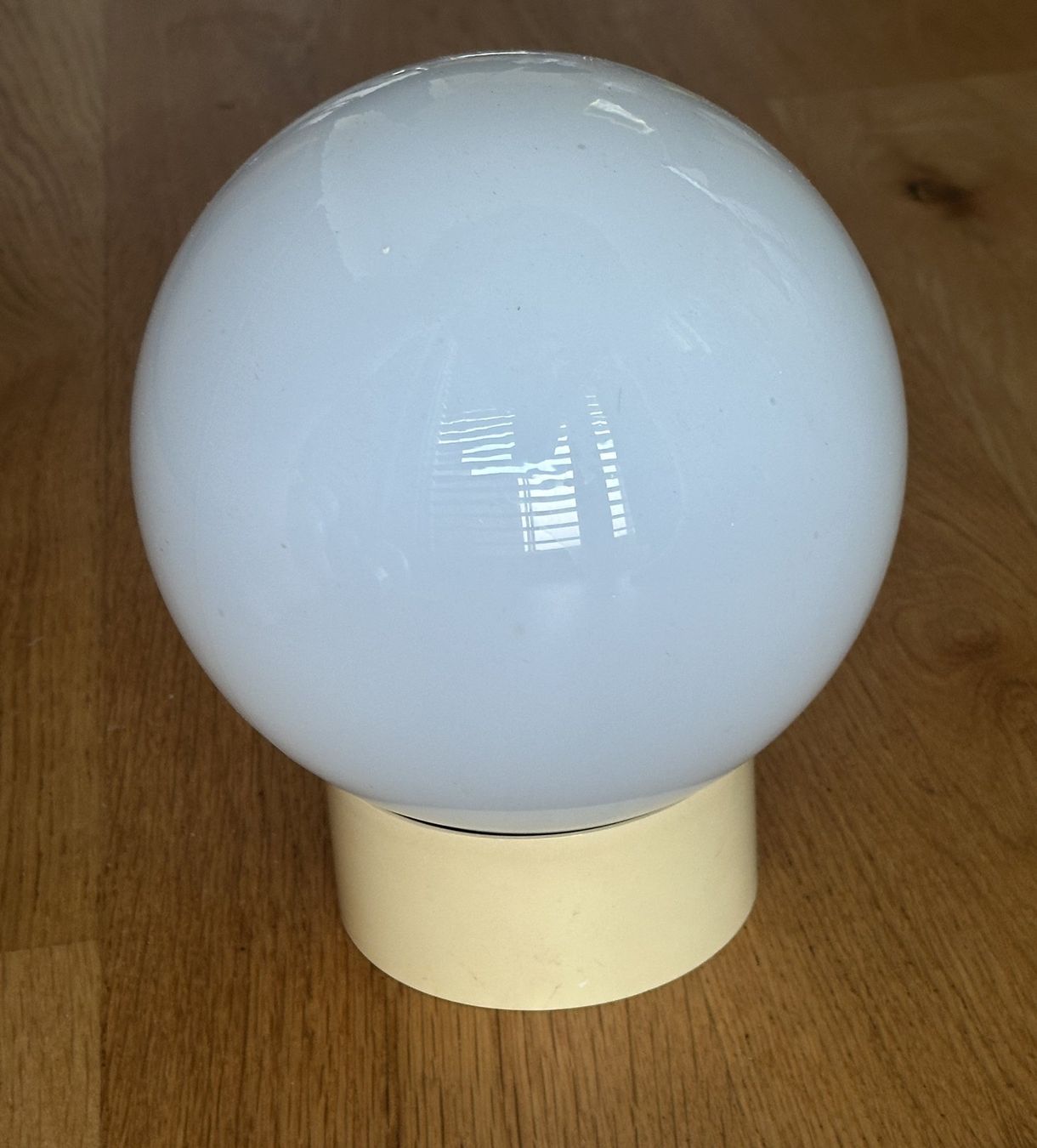 Lampes: Kugelglas-Lampe für Wand- oder Deckenmontage – D'occasion à Basel par urst2005