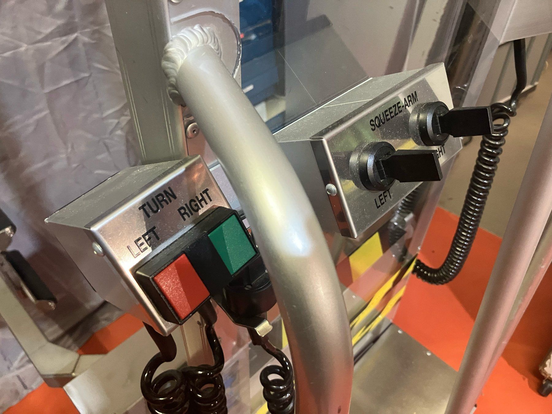 Tutte le macchine: Tawi Mini Lifter 230VAC 50W – Usato da Neuchâtel venduto da M.Chung 3