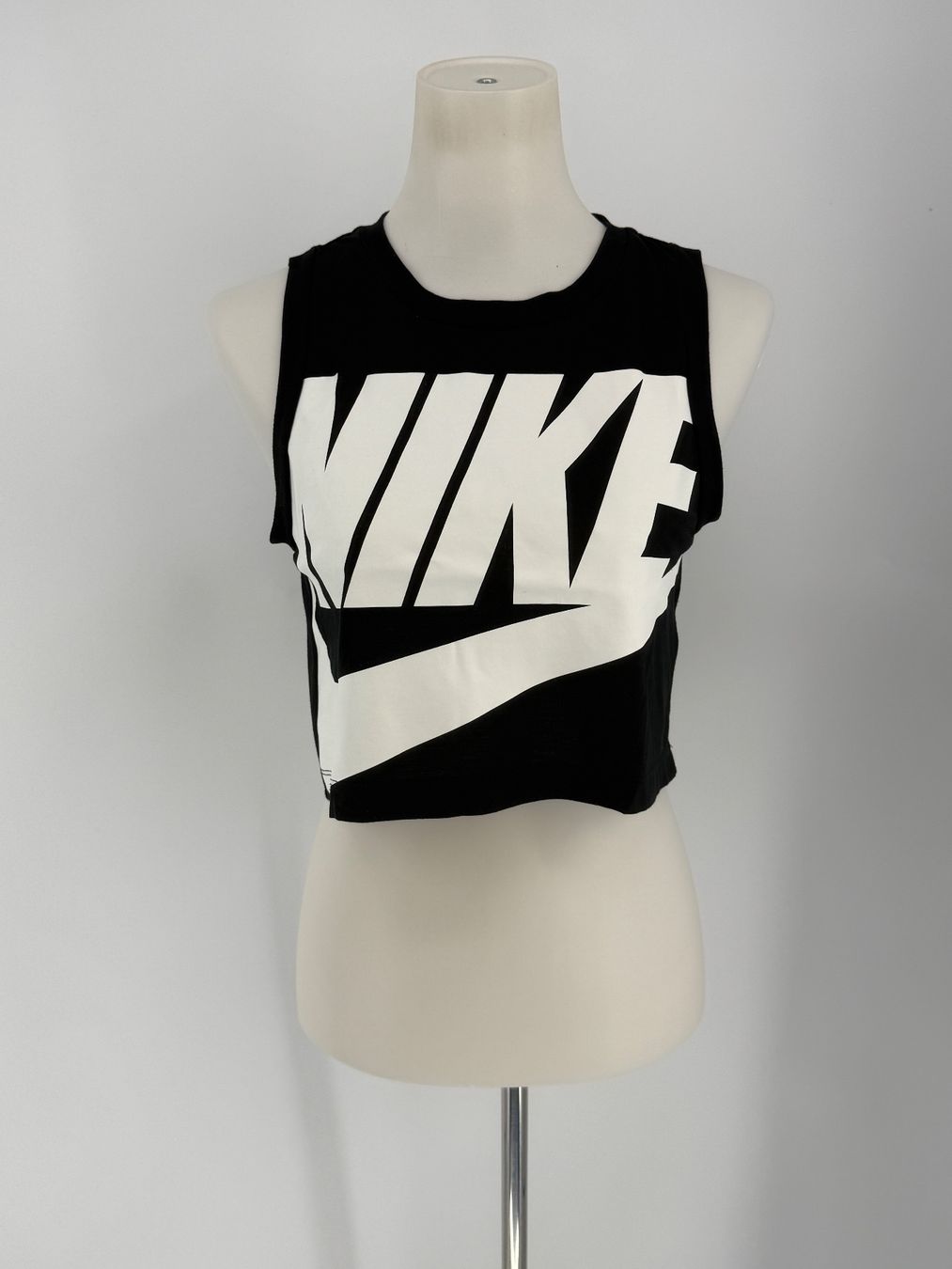 Nike Tops: Nike Crop Top Gr. S – Gebraucht aus Auenstein von moin.