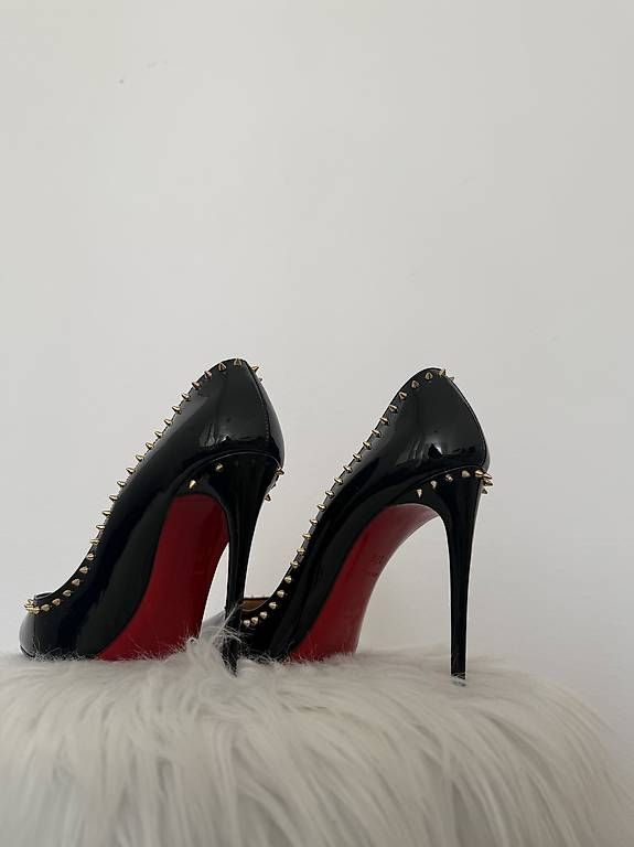 Scarpe da donna: CHRISTIAN LOUBOUTIN PUMPS – Usato da Oberwil b. Zug venduto da Andjola 2
