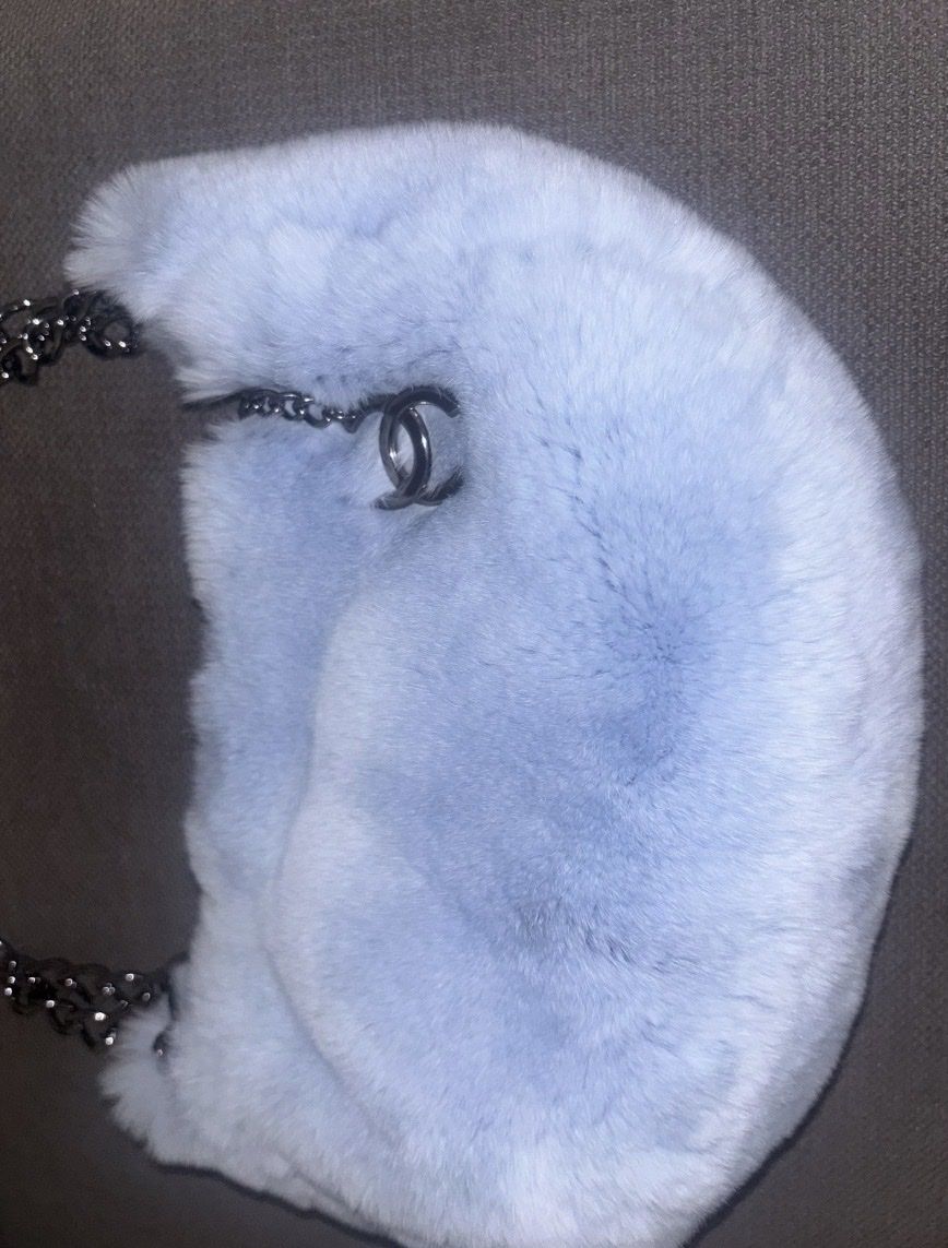 Chanel Borse da donna: Sac Chanel fourrure véritable bleu pastel – Usato da Genève venduto da ken_7mrb 1